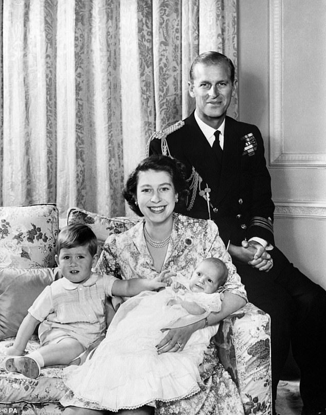 71-летний принц Чарльз (на фото после рождения Анны с родителями 9 января 1951 года) послал принцессу Королевскую, которая, как считается, проведет день в парусном путешествии вокруг западного побережья Шотландии с мужем сэром Тимом Лоуренсом, поздравления с днем рождения в его аккаунте в Instagram