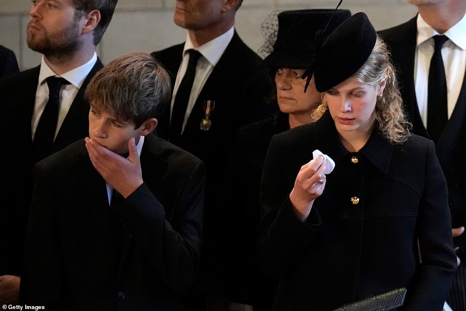 62405407-11211879-Tearing_up_James_Viscount_Severn_and_Lady_Louise_Windsor_pay_the-a-12_1663183958454.jpg