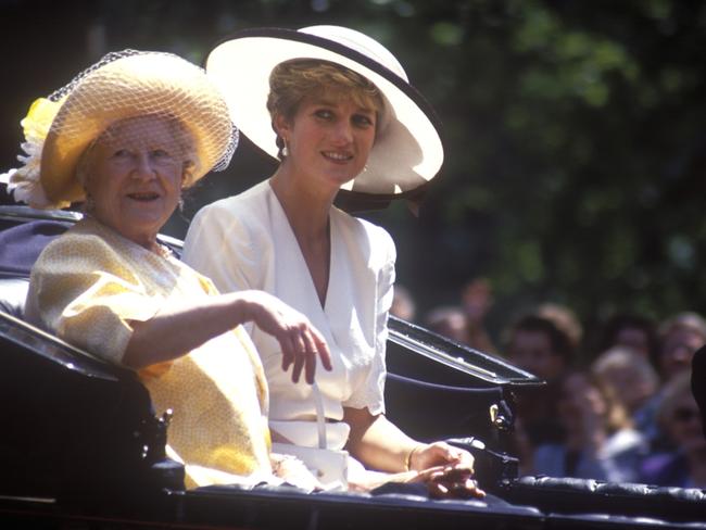 Королева-мать и Диана, принцесса Уэльская, вместе в 1992 году. 