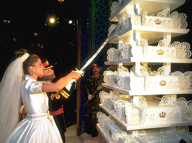 Фото №29 - Сладко: свадебные торты на королевских свадьбах