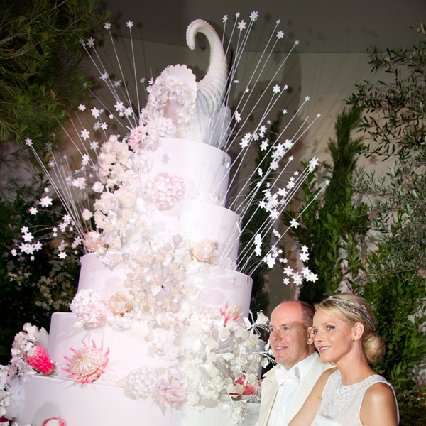 Фото №28 - Сладко: свадебные торты на королевских свадьбах