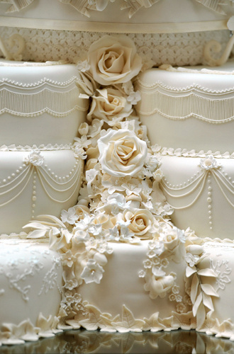 Фото №24 - Сладко: свадебные торты на королевских свадьбах
