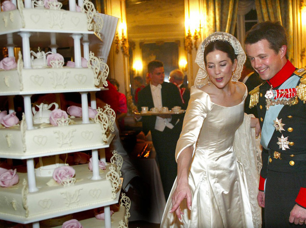 Фото №27 - Сладко: свадебные торты на королевских свадьбах