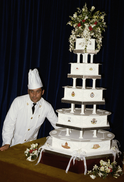 Фото №16 - Сладко: свадебные торты на королевских свадьбах