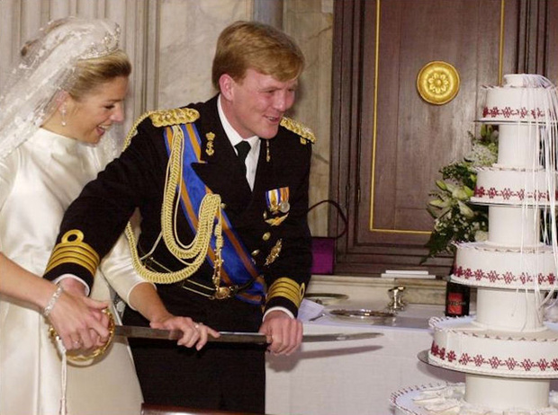 Фото №32 - Сладко: свадебные торты на королевских свадьбах