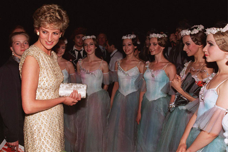 Леди Диана с балеринами Большого театра, 15 июня 1995 года Леди Диана с балеринами Большого театра, 15 июня 1995 года