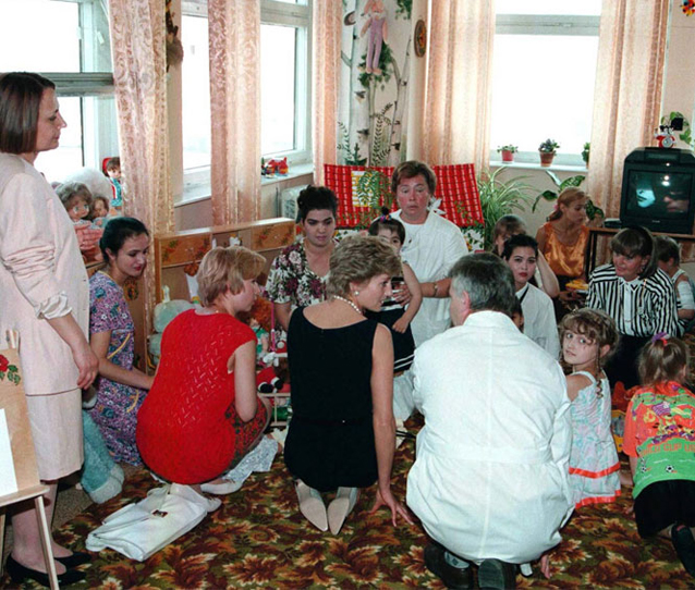 Принцесса в игровой комнате Тушинской детской больницы, 16 июня 1995 года Принцесса в игровой комнате Тушинской детской больницы, 16 июня 1995 года