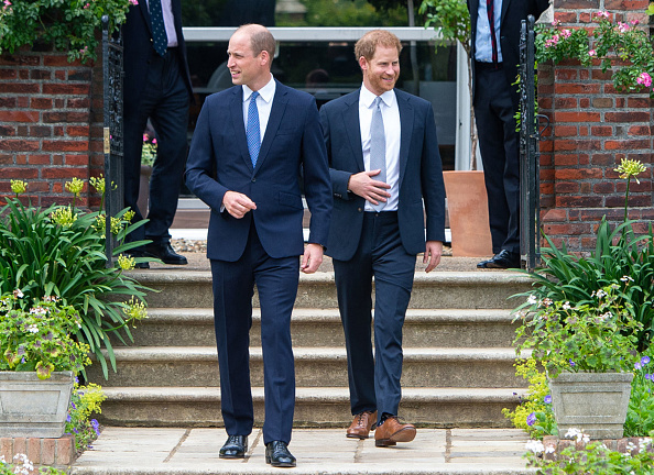 Фото №1 - Слово в слово: что сказал принц Уильям своему брату Гарри при встрече?