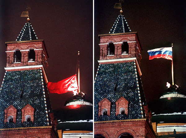 Lowering_the_Soviet_Flag.png